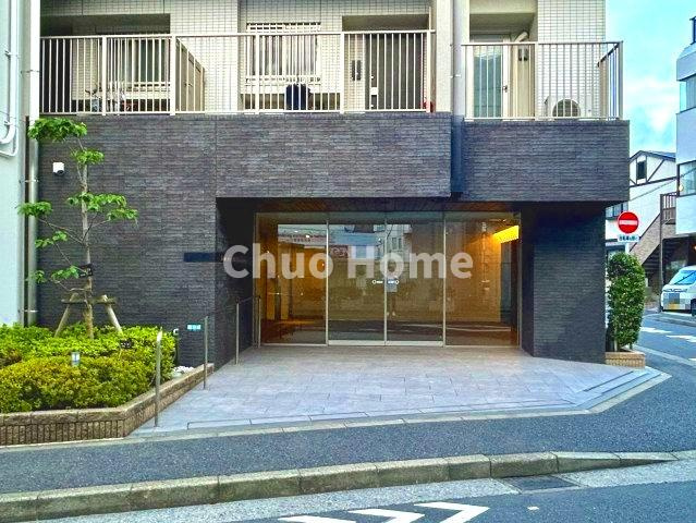 【エントランス】マンションのエントランスは、その物件の印象を決める、顔とも言える場所です。毎日通る場所ですからきれいなのが一番です。