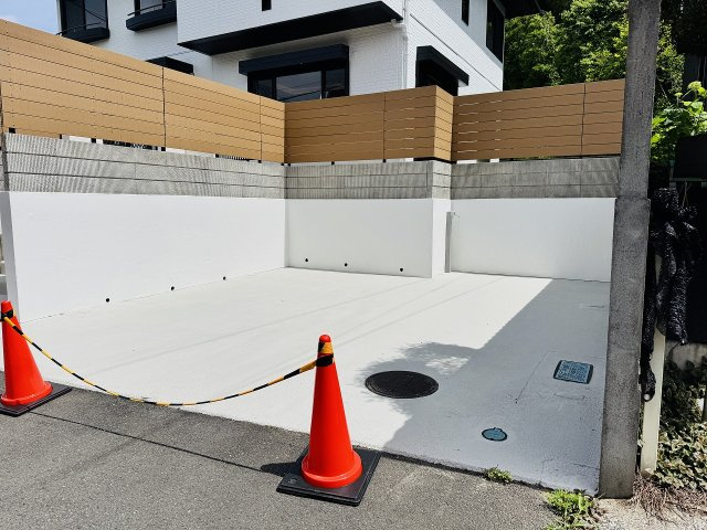 ～南側に並列2台、北側に4・5台駐車可能坪～