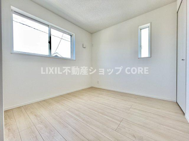室内はいつも明るい印象なので気持ちの良い朝を迎えられます。毎日の生活も明るくなりそう♪　
