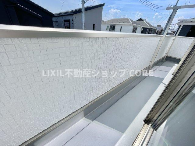 開放感いっぱいの眺望と共に光と風を享受するバルコニー。景観を眺めることができます。　