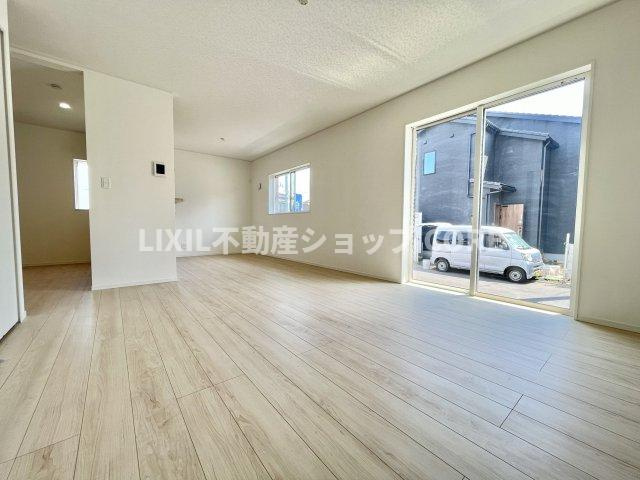 家族と過ごす時間を大切にしたい方にぴったりの明るくゆとりある住空間です。　