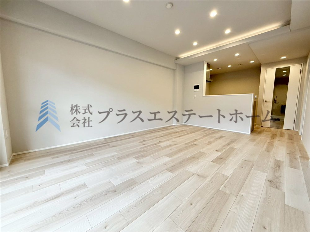 【同社施工事例】キッチン部分が下がり天井のリビング♪ダウンライトでおしゃれな空間の出来上がりです♪