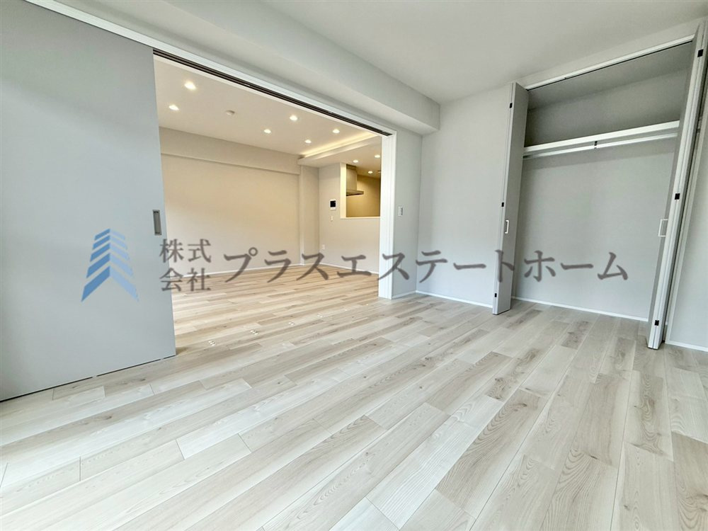 【同社施工事例】洋室はシンプルな配色にしていますので、お客様好みの家具を配置頂けます♪