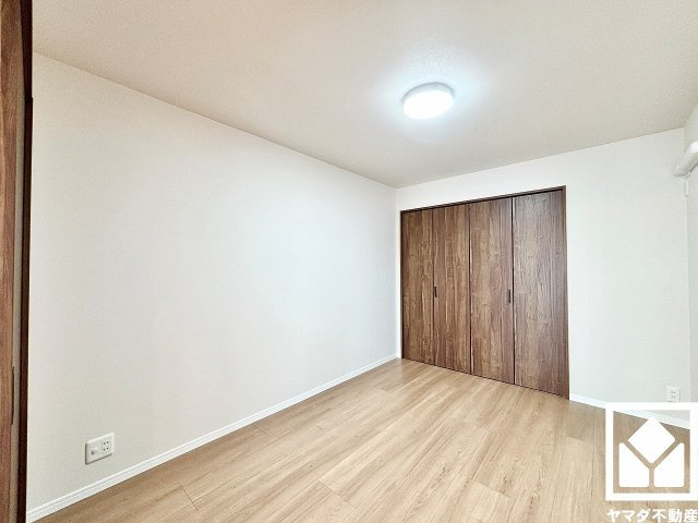 約6.2帖の洋室です。全居室にクローゼットがございますので、お部屋の広さを最大限に活用できます。