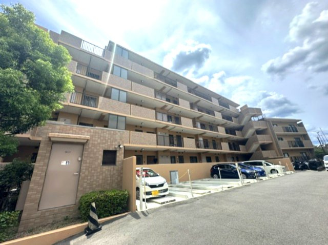 敷地内駐車場・駐輪場・バイク置場有り！空き状況・月額使用料は都度お気軽にお問合せください。