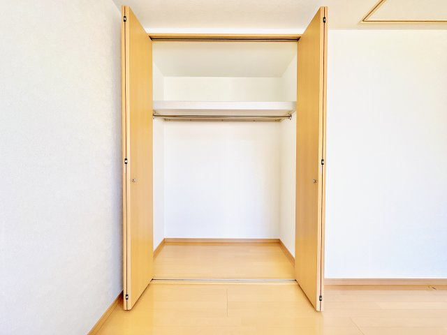 2階北東側8.7帖洋室の収納