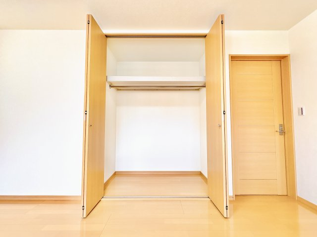 2階南西側8.2帖洋室の収納