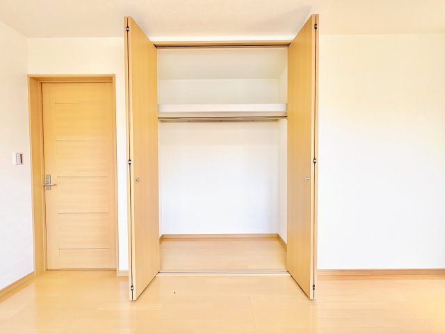 2階南東側8.2帖洋室の収納