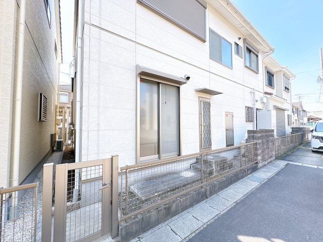 北側からの外観