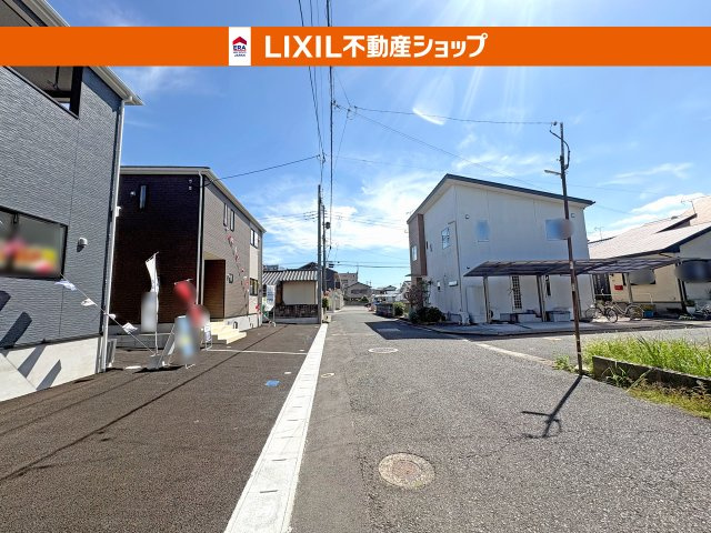 幅員6mあります。駐車もしやすいです。