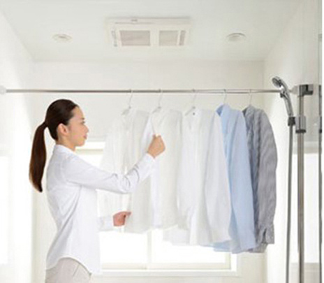 浴室乾燥暖房機。夏は涼風、冬は暖房。快適な空間に。　