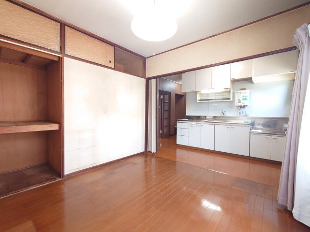 個室から食卓まで、使い道様々な洋室です。