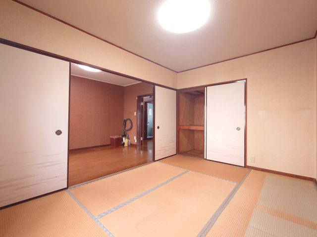 陽気が暖かい6帖の和室です。