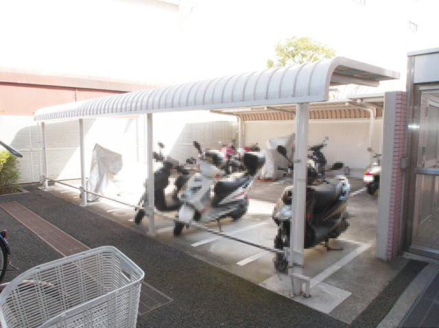 【バイク置き場】