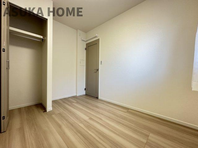 開き戸の居室は寝室や子ども部屋、書斎など、ライフスタイルに合わせて柔軟にお使いいただけます。