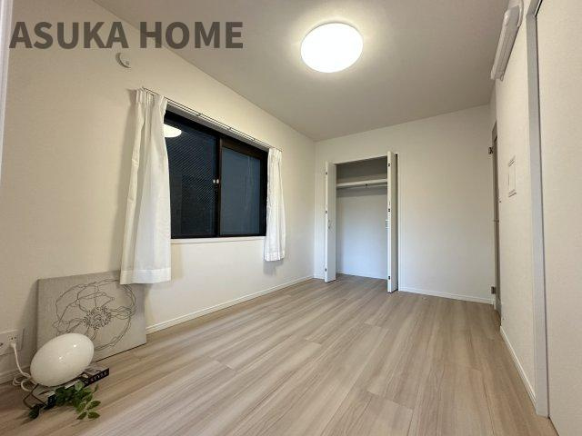 収納付きでお子様の成長に合わせた家具の配置がしやすいお部屋です。