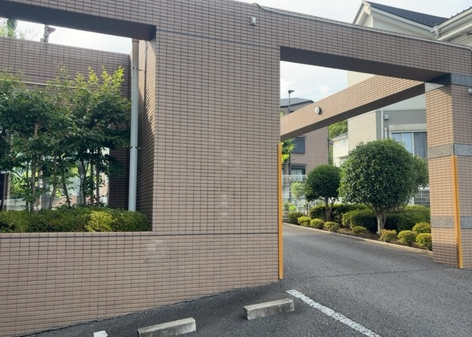 物件によっては、入居者が個人的に使用できる専用庭がついているものもあります。また、住宅の中にある土間の部分を庭と呼ぶこともあります。庭の用途は住む人によって変わり、それによってデザインもさまざまです。