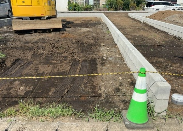 土地の形が極端に長細かったり、狭小地、あるいは道路との高低差がある傾斜地だった場合、後々売ろうとしても買い手がつかない場合もあります。後々、売却することになった時に価値の下がらない土地を選びましょう。