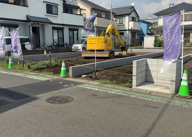 人が暮らすうえで日光は大切な要素となります。日当たりの良さは譲れないポイントですね。併せて近くに大きな建築物の建築予定がないか、あるいはそれが可能な土地が近くにないか事前に確認することもお勧めします。