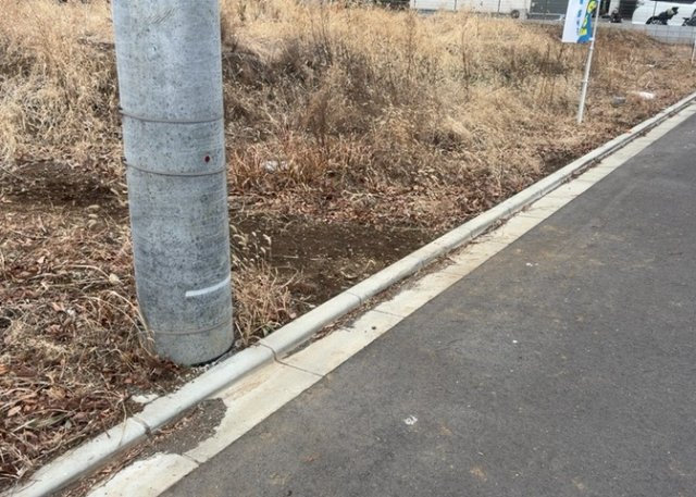 土地の形が極端に長細かったり、狭小地、あるいは道路との高低差がある傾斜地だった場合、後々売ろうとしても買い手がつかない場合もあります。後々、売却することになった時に価値の下がらない土地を選びましょう。