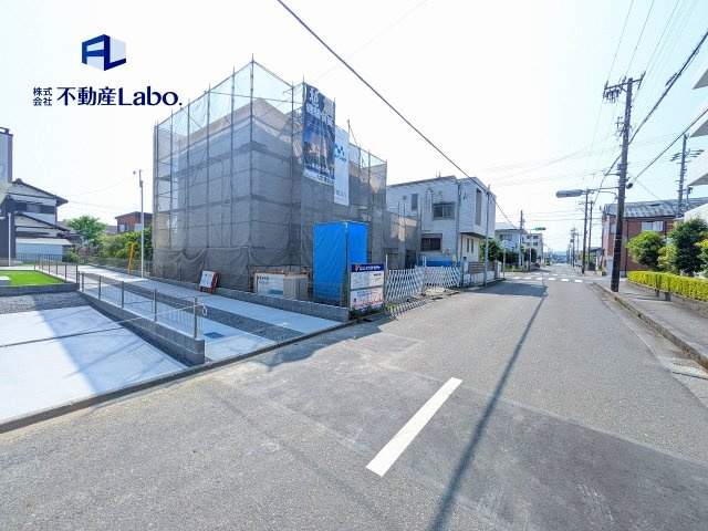 前面道路は約7.9ｍの道幅で公道です！