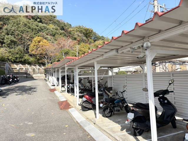 駐輪場が屋根付き♪　雨から自転車を守ります♪