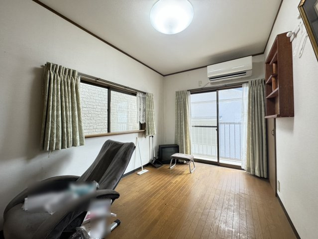 こちらの居間で趣味の時間をお楽しみください