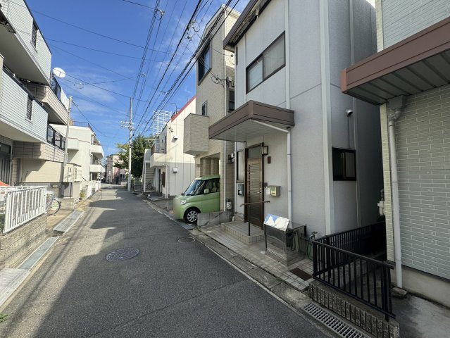 前面道路含む現地写真です