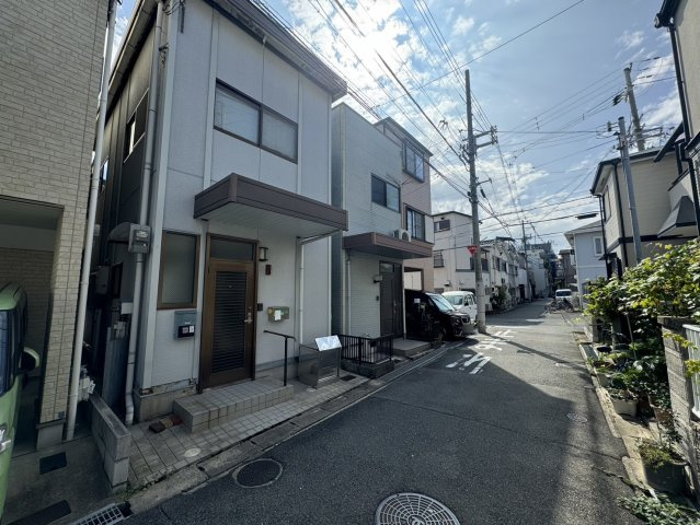 前面道路含む現地写真です