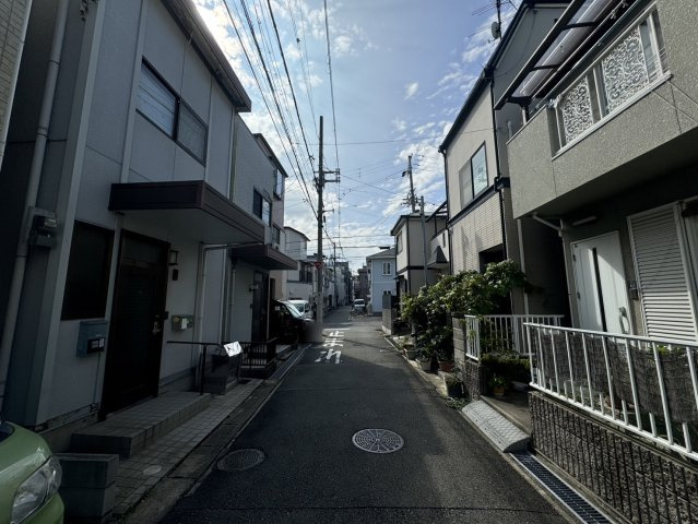 前面道路含む現地写真です