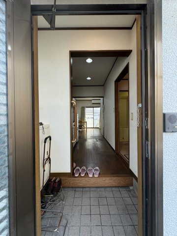 収納もある玄関です