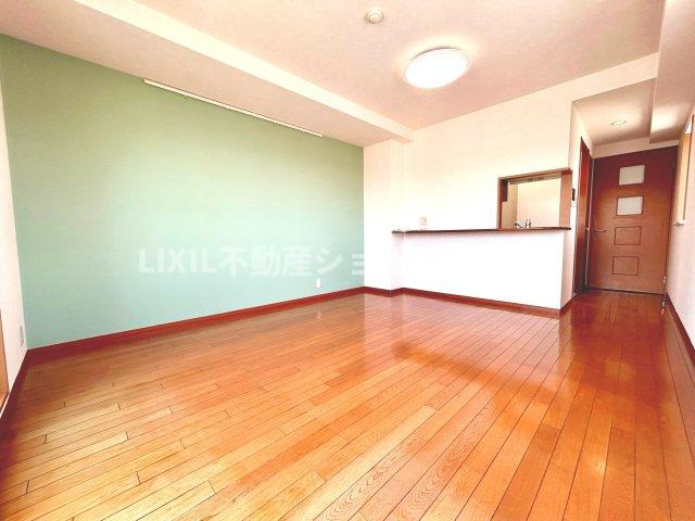 家族が集まるLDKは広さ14.0帖と家族団らんをするのにちょうど良いサイズです。