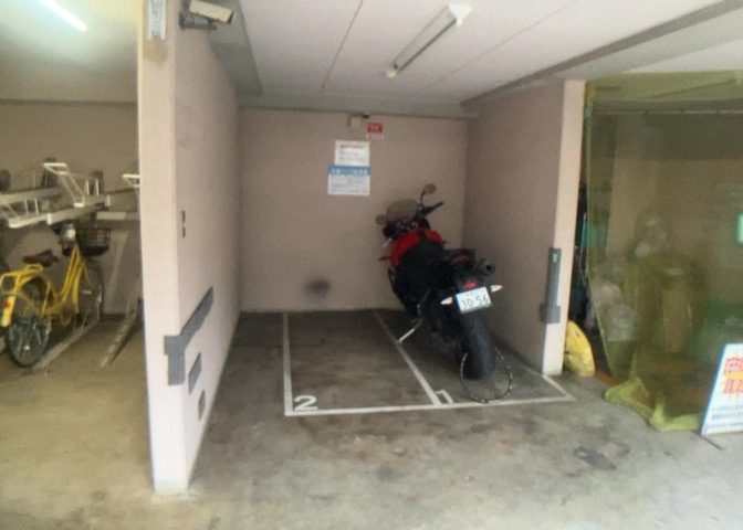 マンションの駐輪場は、事前に空きがあるか確認を取ると安心です。せっかく入居したのに駐輪スペースがない！なんてことになったら大変ですよね。そこで、内見時や購入前にはまず事前に確認しておくと良いでしょう。