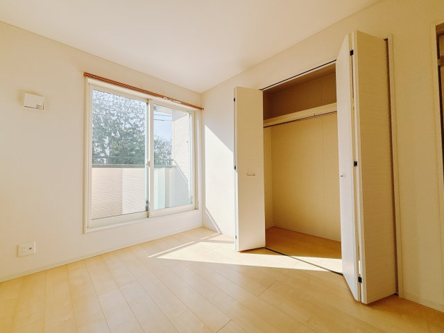 ■2階洋室｜2階各居室には収納をご用意しています♪常にお部屋を綺麗に保てます！小さなお子様も自然とお片付けができるようになるのでうれしいですよね！