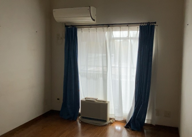 洋室のメリットは重い家具が置きやすく、身の回りが整理しやすいことです。　床がフローリングのため畳とは異なり凹みにくいです。　クローゼットなど収納が豊富で、普段使わない旅行カバンや服の整頓も簡単にです。