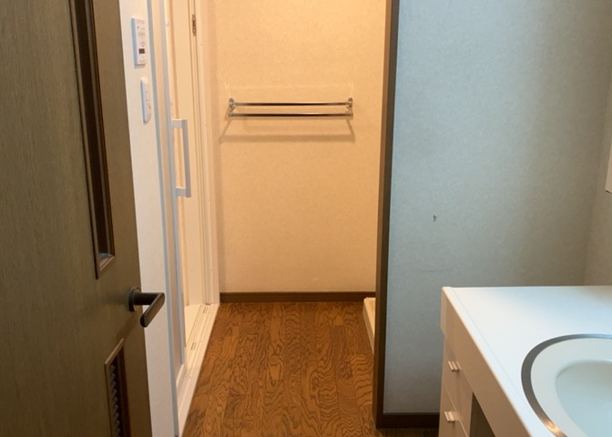 洗面脱衣所は「体を綺麗に整える場所」という目的と役割を持っています。そして便利で使い勝手のいい「体を綺麗に整える場所」にするためには、配置や動線、照明や収納計画をしっかりと検討しておく必要があります。