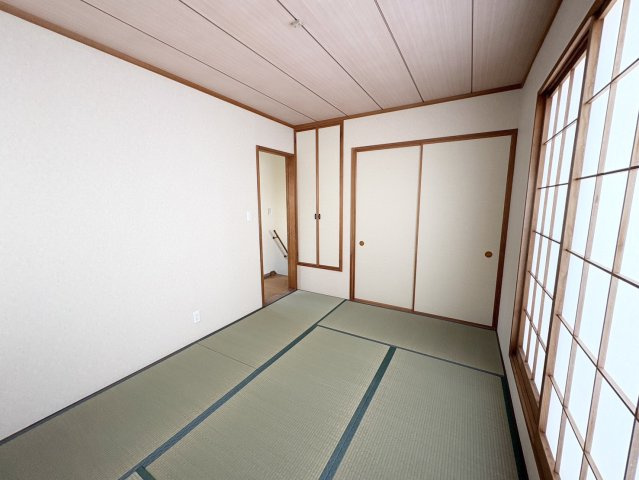 6帖　和室でお昼寝等ゆっくり過ごせます