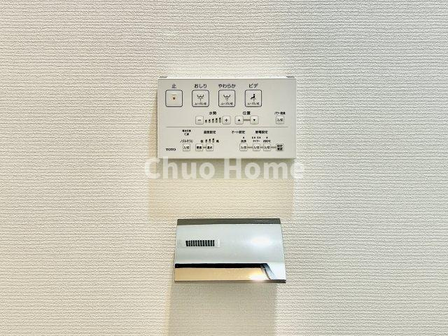 【ウォシュレット】清潔に使いたいお手洗いには最適な設備です。もちろんウォームレットも標準装備です。