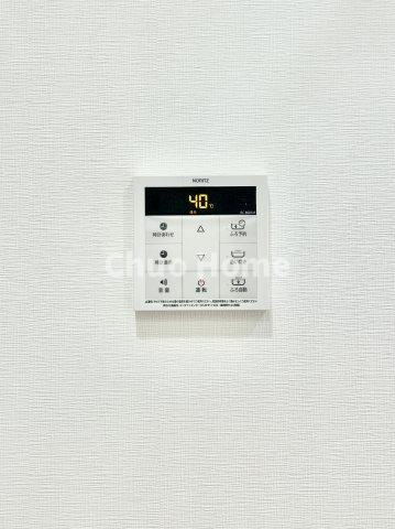 【給湯リモコン】外での一日を忘れさせてくれるオートバス機能でお好みの湯量・温度に調整された浴槽。
