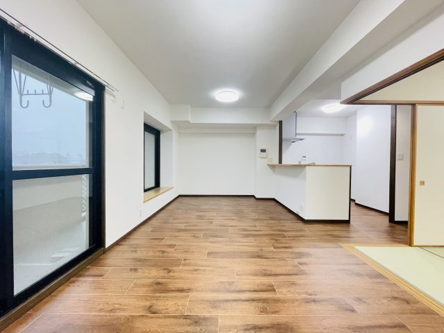 木目を基調とした落ち着きのある空間になってます！