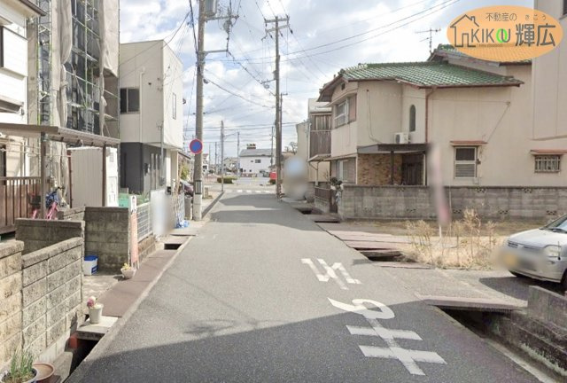 前面道路は広々としておりますので、お車の運転が苦手な方でも安心ですね。