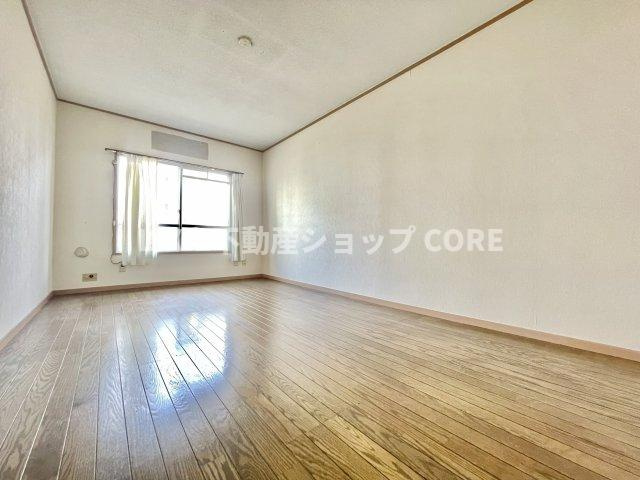室内はいつも明るい印象なので気持ちの良い朝を迎えられます。毎日の生活も明るくなりそう♪　