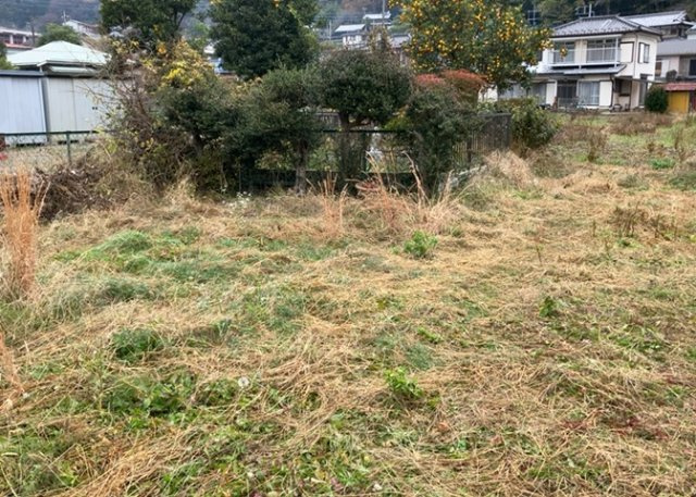 土地を買う際、住む地域の自治体や福祉の補助制度にも注目してみましょう。子供や老人の医療補助やゴミ出しのルールなど、自治体によってルールに大きな違いがあるため、暮らしやすい土地で判断するとよいでしょう。