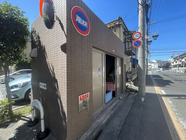 敷地内にゴミ捨て場もあり、忙しい朝も安心です。　