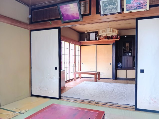 やわらかな光が差し込む落ち着いた和室。和室を繋げれば、来客時や家族団らんの場としても活躍します。