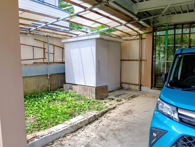 物置あり。居室の収納スペースを圧迫せずに、かさばる屋外用品や使用頻度の低い季節物をすっきり収納。