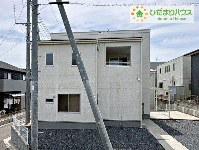 白を基調とした明るい印象を受ける外観です！