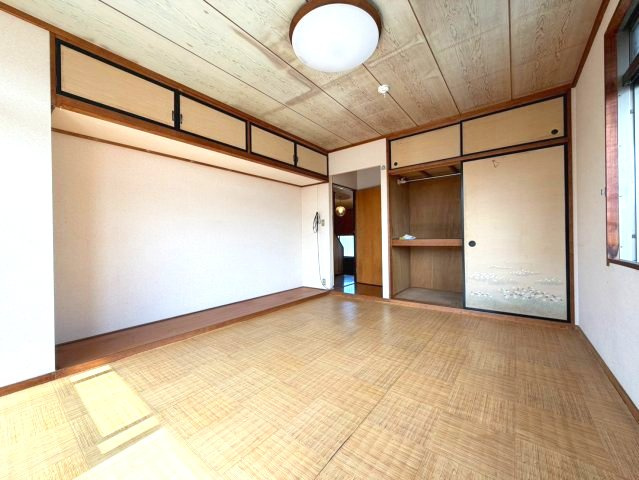 2F和室。畳をクッションフロアに変更しております。