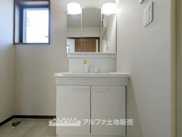 【Powder　Room】　◆毎日使う場所を一新◆洗面所を新規交換予定。朝の身支度から帰宅後の手洗いまで、家族が日常的に使う水回りを整えます。　