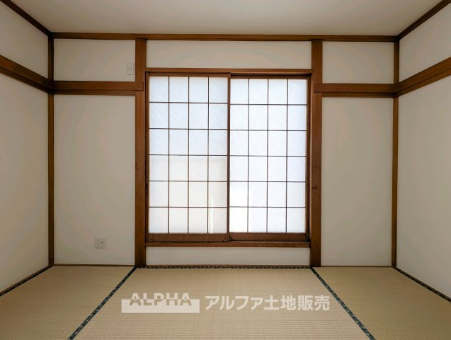 【Japanese　Room】　◆畳でくつろぐ空間◆2階和室は畳表替えを実施予定。寝室としてはもちろん、家族のくつろぎや来客時など、多目的に使える一室です。